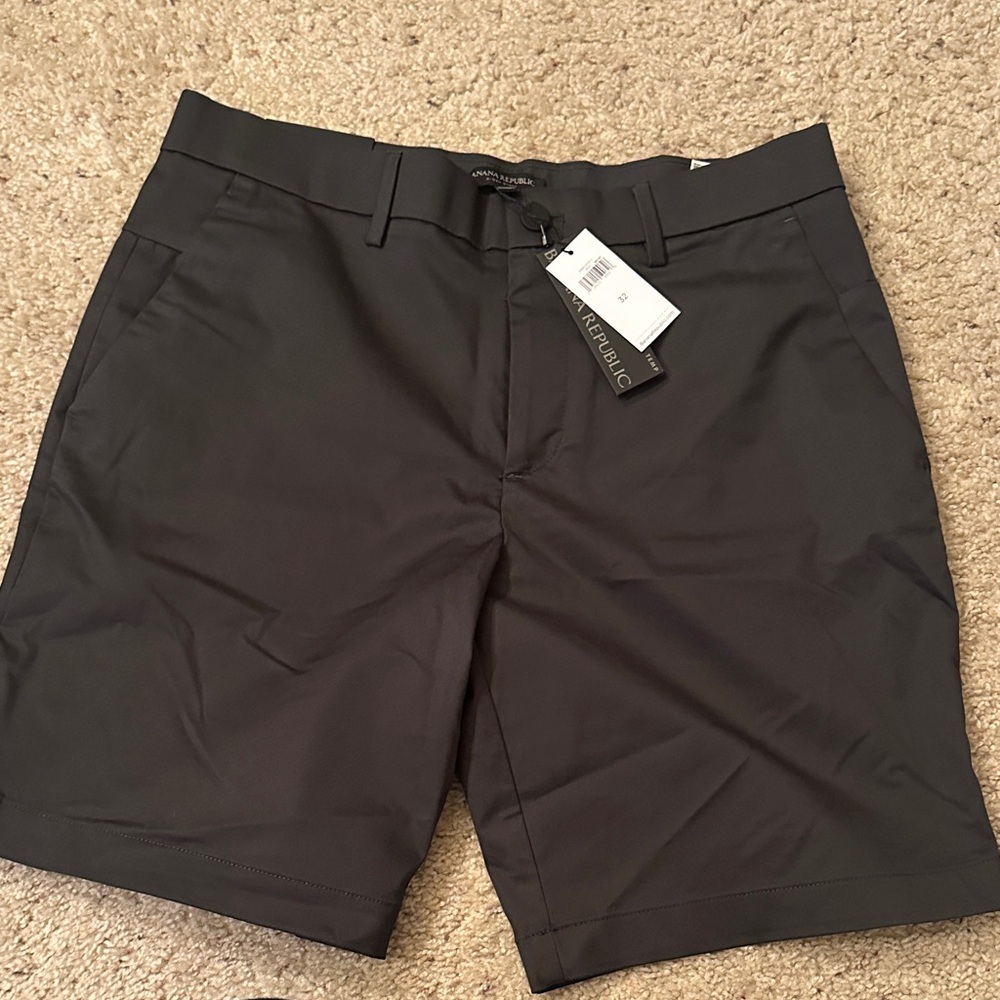 Banana Republic Men's Aiden short 9” 32